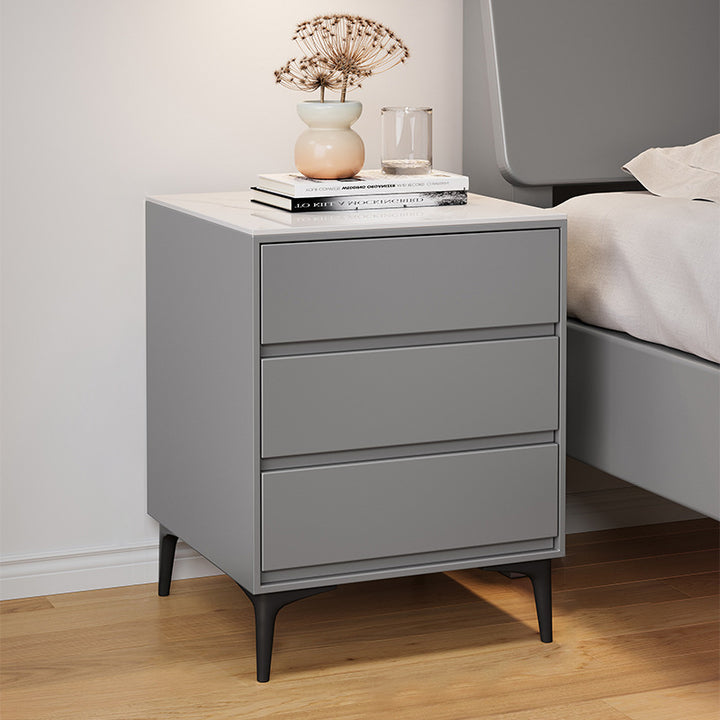 Moderner luxuriöser rechteckiger Nachttisch aus Sperrholz, Sinterstein und Karbonstahl mit 3 Schubladen für das Schlafzimmer 