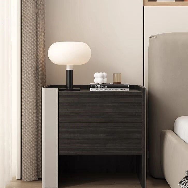 Zeitgenössischer kreativer Nachttisch aus Massivholz mit Sattelleder, quadratisch abgerundet, mit 2 Schubladen für das Schlafzimmer 