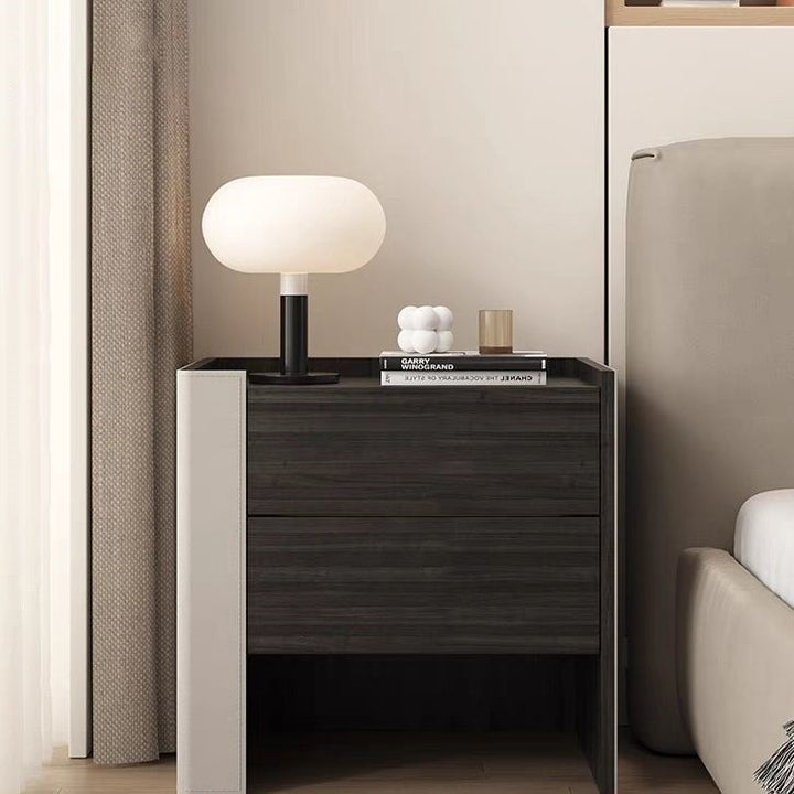 Zeitgenössischer kreativer Nachttisch aus Massivholz mit Sattelleder, quadratisch abgerundet, mit 2 Schubladen für das Schlafzimmer 