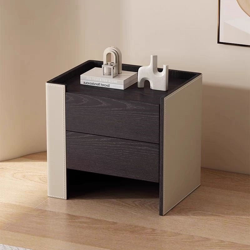 Zeitgenössischer kreativer Nachttisch aus Massivholz mit Sattelleder, quadratisch abgerundet, mit 2 Schubladen für das Schlafzimmer 