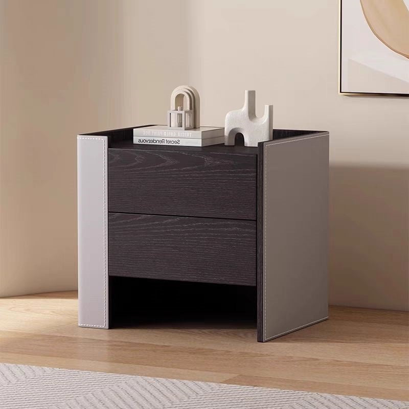 Zeitgenössischer kreativer Nachttisch aus Massivholz mit Sattelleder, quadratisch abgerundet, mit 2 Schubladen für das Schlafzimmer 