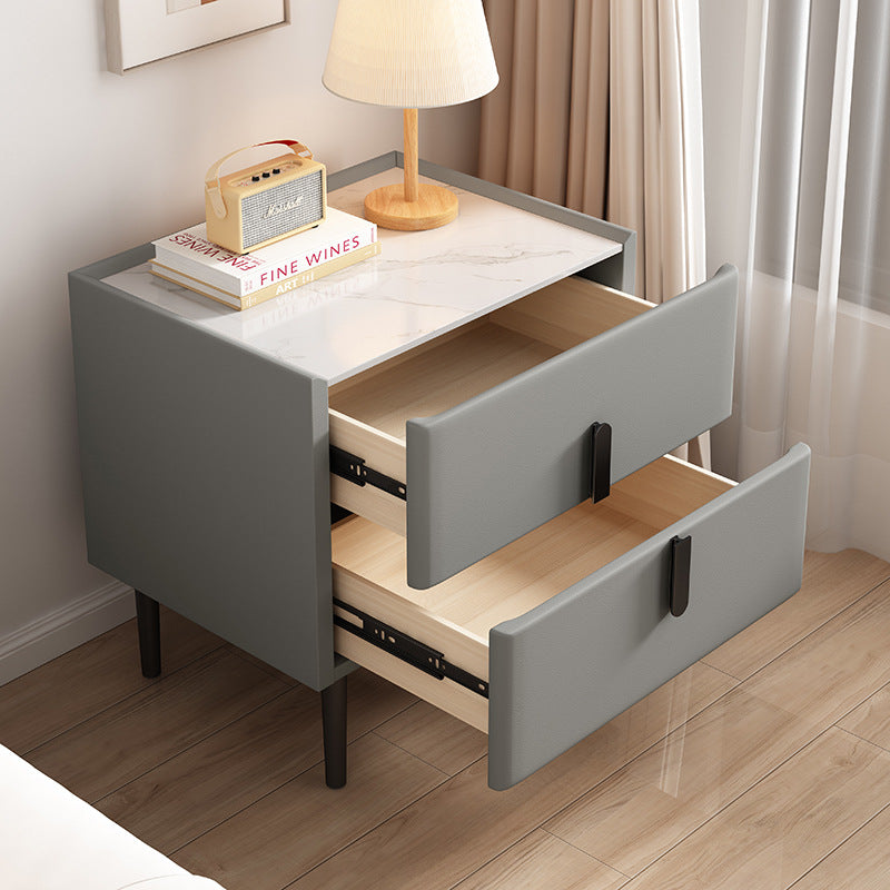 Table de chevet carré arrondi en pin, acier au carbone, cuir en microfibre, pierre frittée scandinave contemporaine à 2 tiroirs pour chambre 