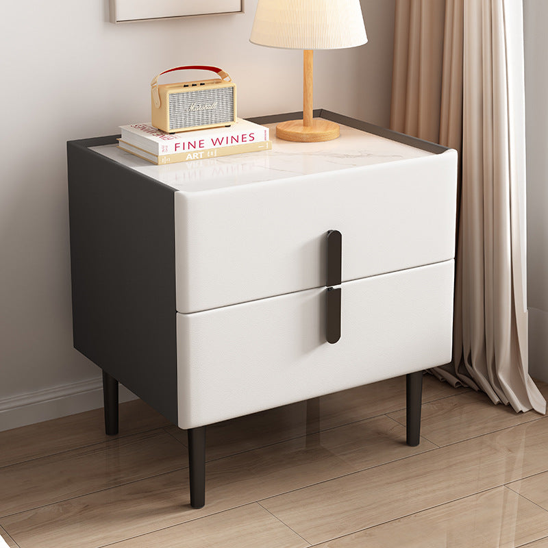 Table de chevet carré arrondi en pin, acier au carbone, cuir en microfibre, pierre frittée scandinave contemporaine à 2 tiroirs pour chambre 