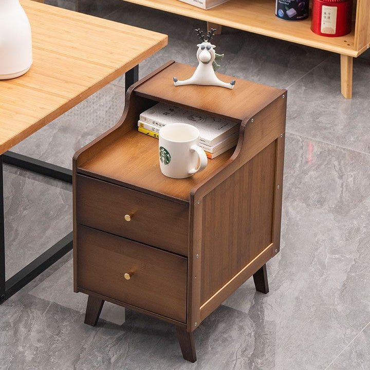 Traditioneller chinesischer Nachttisch aus Bambus und massivem Holz mit quadratischer, geschwungener Form und 2 Schubladen für das Schlafzimmer 