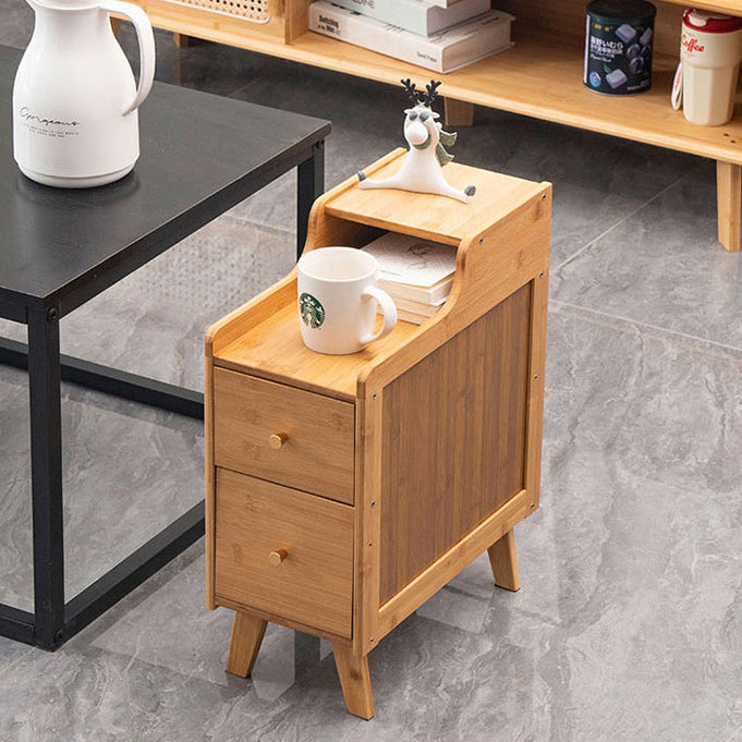 Traditioneller chinesischer Nachttisch aus Bambus und massivem Holz mit quadratischer, geschwungener Form und 2 Schubladen für das Schlafzimmer 