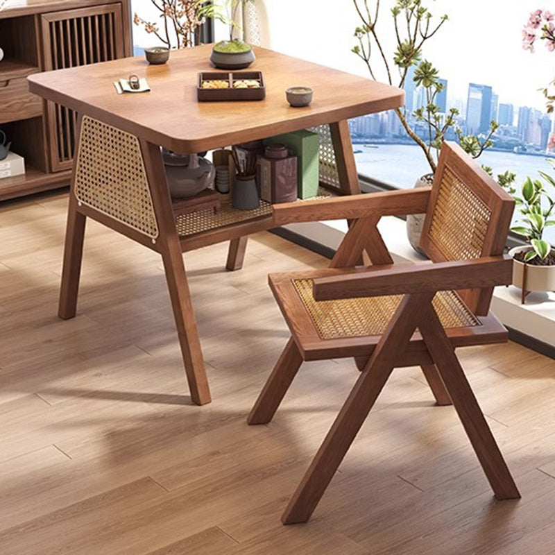 Traditioneller japanischer Couchtisch aus massivem Holz und Rattan mit quadratischen acht Beinen und 2 Ebenen für das Wohnzimmer 