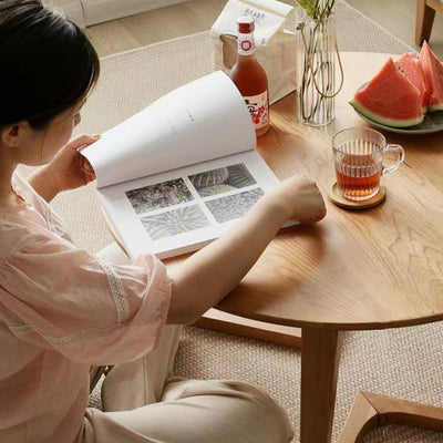 Contemporary Scandinavian Solid Wood Round Straight-Edge Coffee Table With 1-Tier For Living Room