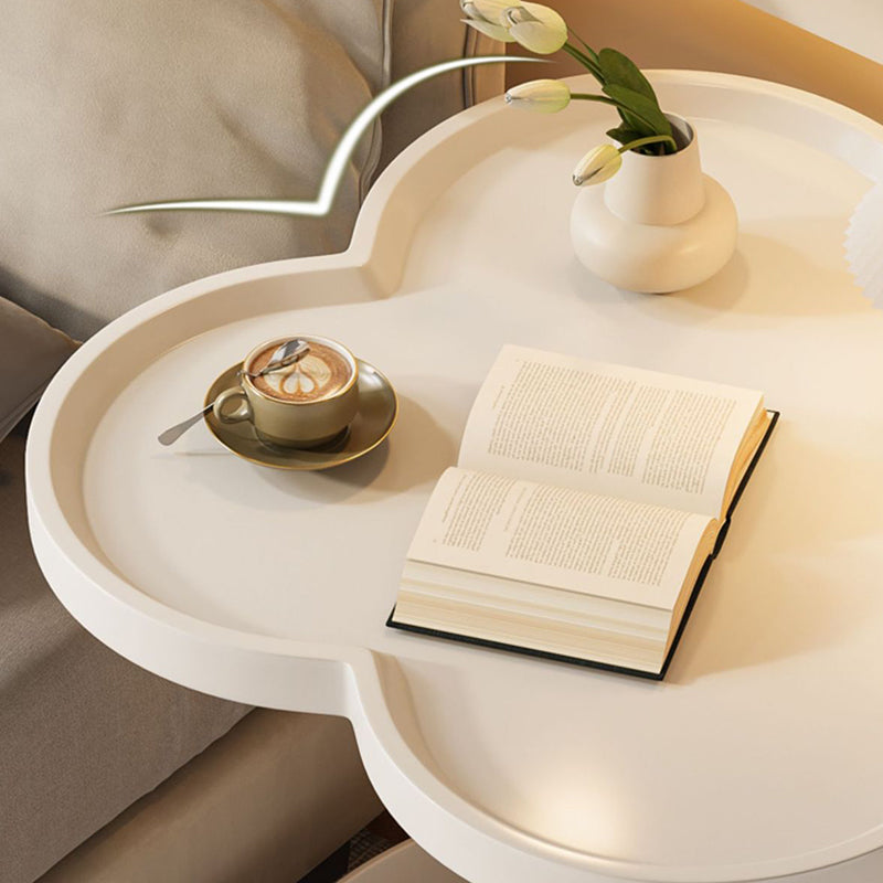 Zeitgenössischer kreativer runder Beistelltisch aus Metall in Blumenform mit 2 Ebenen für das Wohnzimmer 