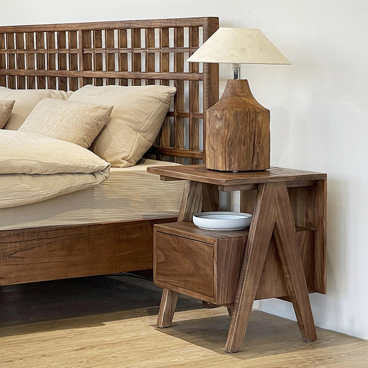 Traditioneller japanischer Nachttisch aus massivem Holz mit umgekehrten V-Beinen, 2 Ebenen für das Schlafzimmer 