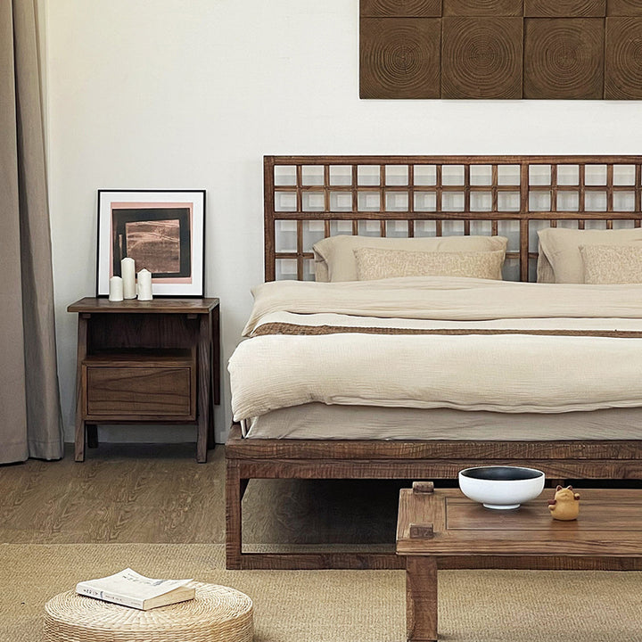 Traditioneller japanischer Nachttisch aus massivem Holz mit umgekehrten V-Beinen, 2 Ebenen für das Schlafzimmer 