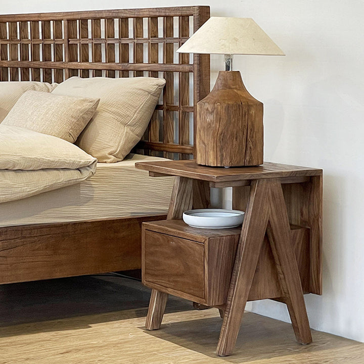 Traditioneller japanischer Nachttisch aus massivem Holz mit umgekehrten V-Beinen, 2 Ebenen für das Schlafzimmer 