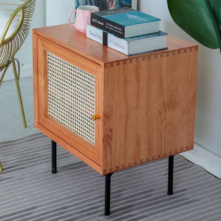 Traditioneller chinesischer Nachttisch aus massivem Holz und Rattan mit quadratischem Zylinder und 1 Aufbewahrung für das Schlafzimmer 