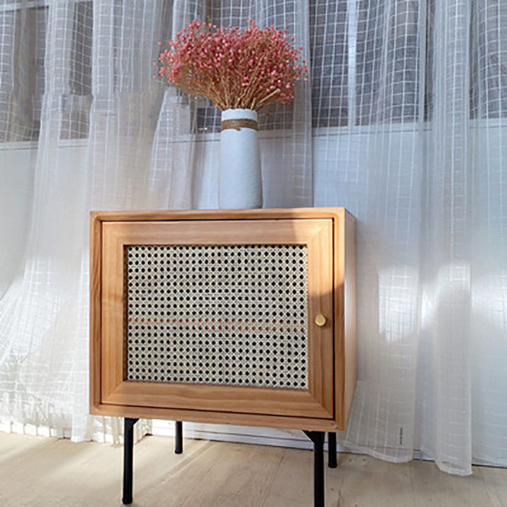 Traditioneller chinesischer Nachttisch aus massivem Holz und Rattan mit quadratischem Zylinder und 1 Aufbewahrung für das Schlafzimmer 