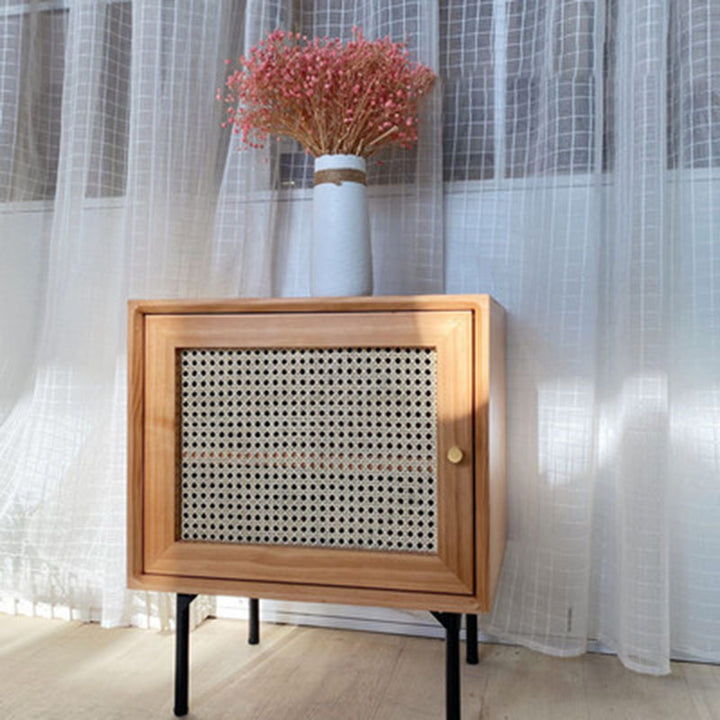 Traditioneller chinesischer Nachttisch aus massivem Holz und Rattan mit quadratischem Zylinder und 1 Aufbewahrung für das Schlafzimmer 