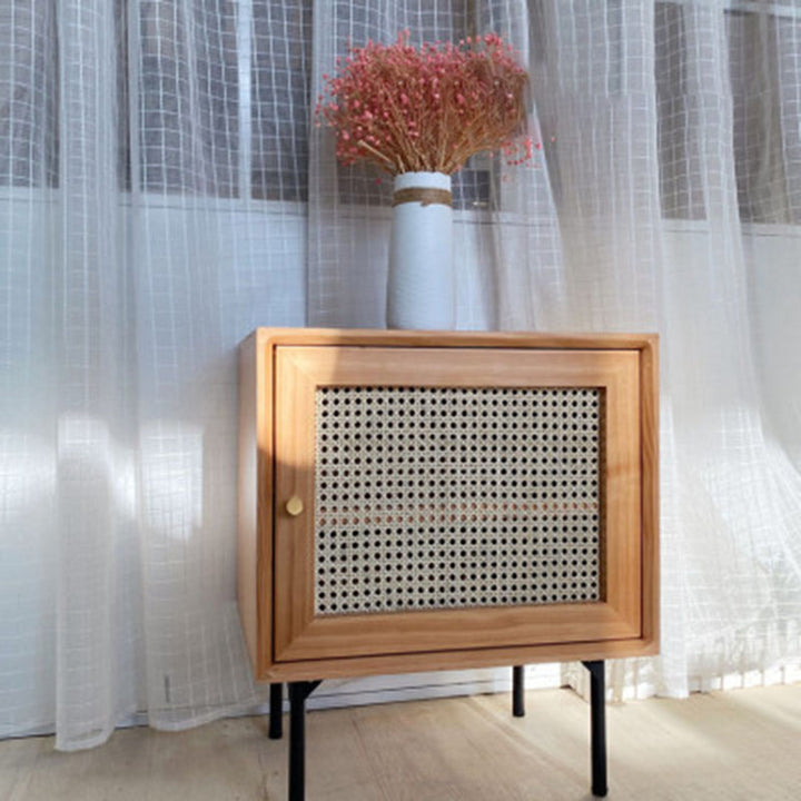 Traditioneller chinesischer Nachttisch aus massivem Holz und Rattan mit quadratischem Zylinder und 1 Aufbewahrung für das Schlafzimmer 