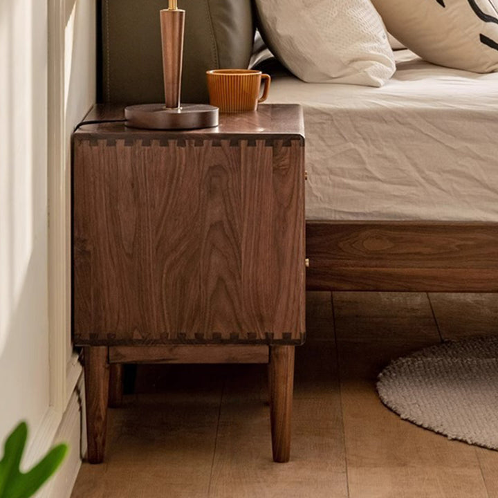 Table de chevet carrée traditionnelle chinoise en noyer noir et laiton avec 2 tiroirs pour chambre à coucher 