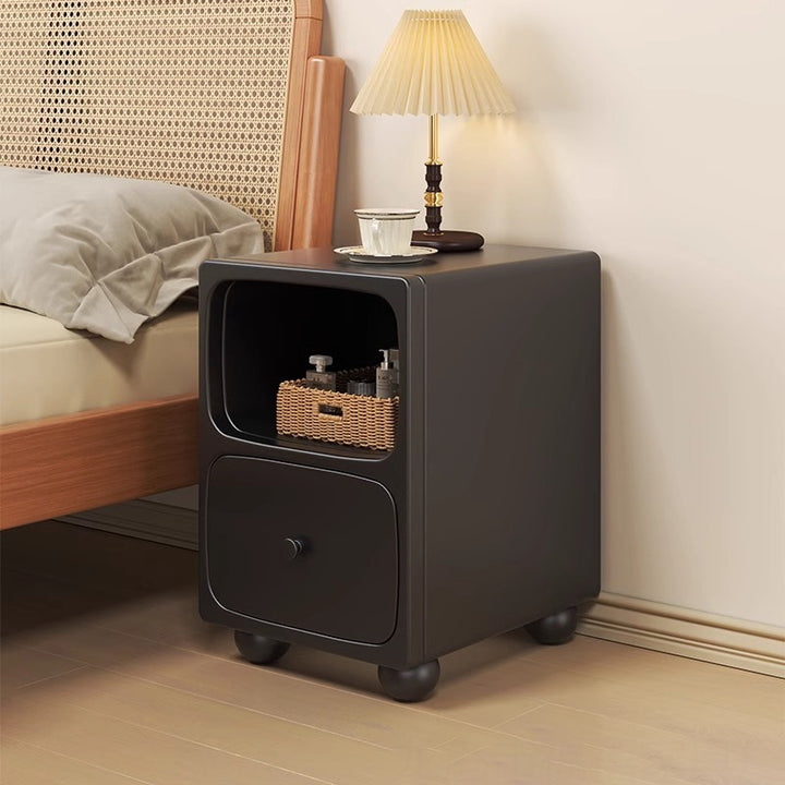 Traditioneller Vintage Nachttisch aus massivem Holz und Metall in rechteckiger, geschwungener Form mit 1 Schublade für das Schlafzimmer 