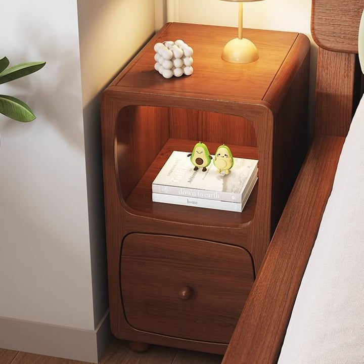 Traditioneller Vintage Nachttisch aus massivem Holz und Metall in rechteckiger, geschwungener Form mit 1 Schublade für das Schlafzimmer 
