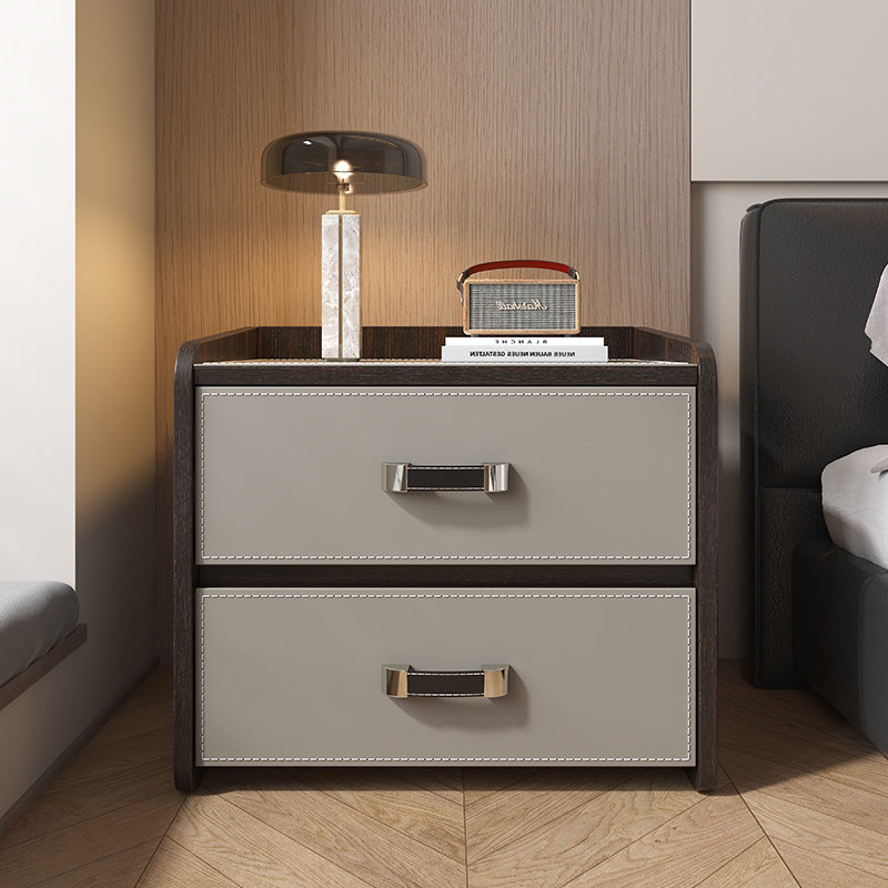 Table de chevet carrée à 2 tiroirs en bois massif et cuir de selle de luxe moderne pour chambre à coucher 