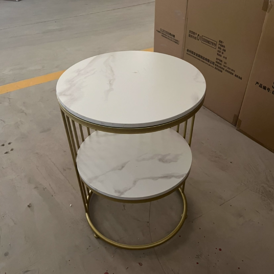 Table basse ronde ajourée en métal et pierre frittée scandinave contemporaine à 2 niveaux pour salon 
