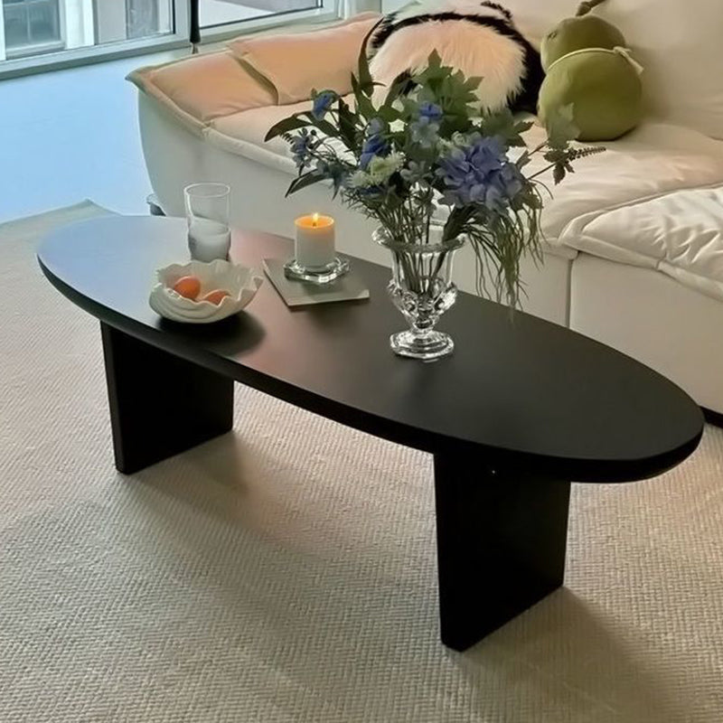 Moderner skandinavischer Couchtisch aus Kautschukholz in langer ovaler Form, 1 Ablage, für das Wohnzimmer 