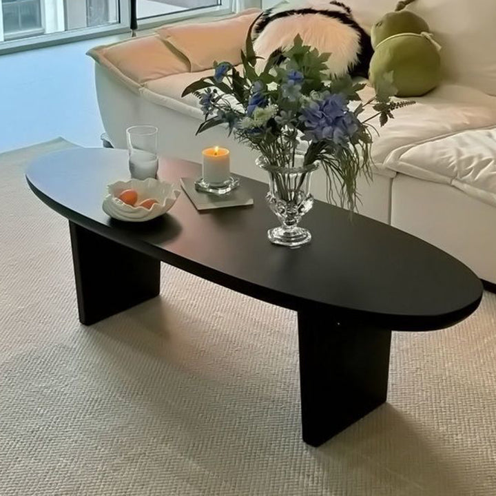Moderner skandinavischer Couchtisch aus Kautschukholz in langer ovaler Form, 1 Ablage, für das Wohnzimmer 
