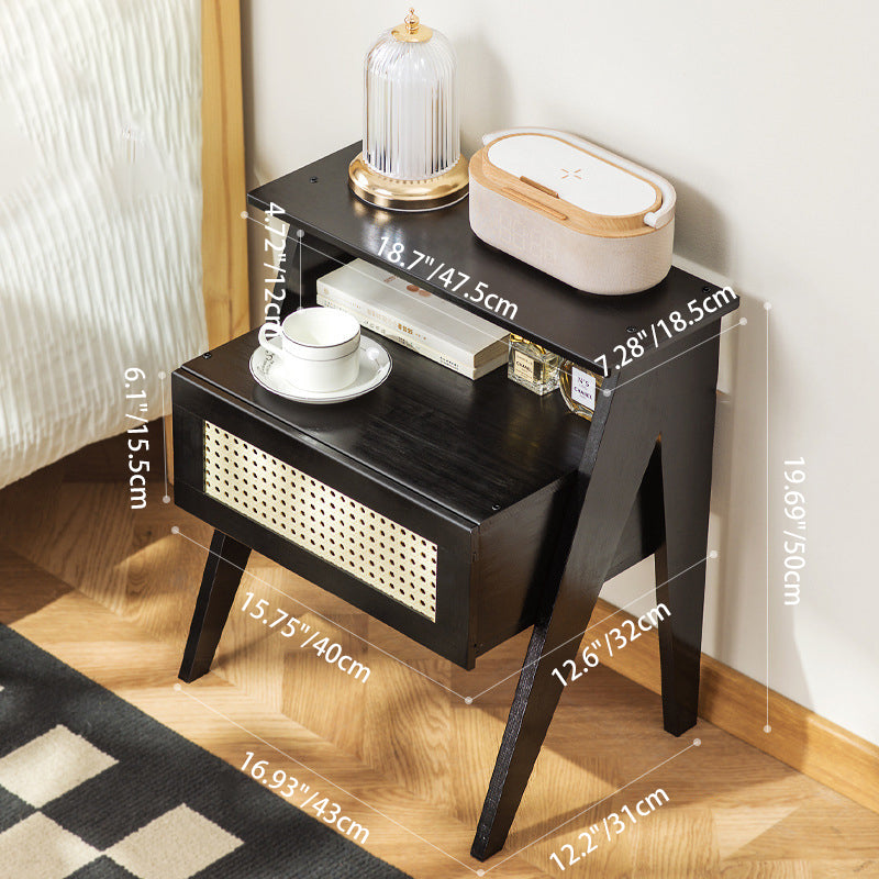 Traditioneller Vintage-Bambus-ABS-Rattan-Nachttisch mit abgestuftem quadratischem Design und 1 Schublade für das Schlafzimmer 