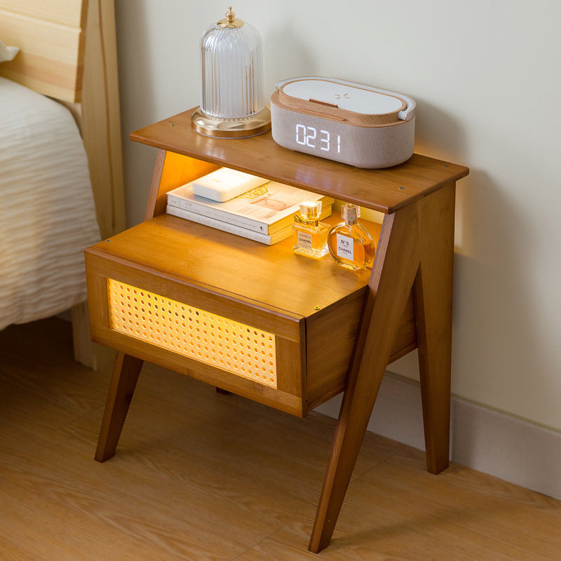 Traditioneller Vintage-Bambus-ABS-Rattan-Nachttisch mit abgestuftem quadratischem Design und 1 Schublade für das Schlafzimmer 