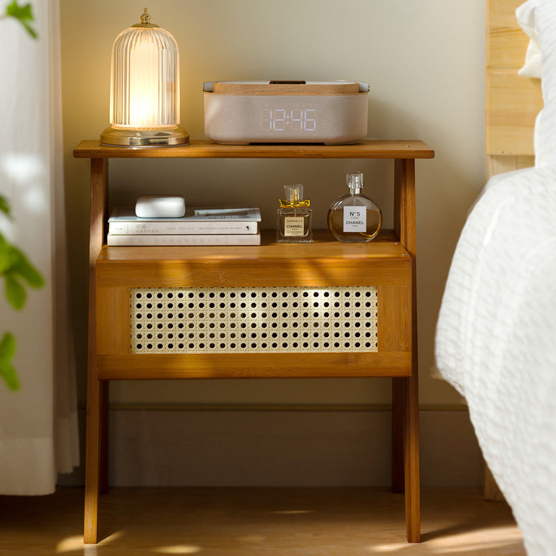 Traditioneller Vintage-Bambus-ABS-Rattan-Nachttisch mit abgestuftem quadratischem Design und 1 Schublade für das Schlafzimmer 