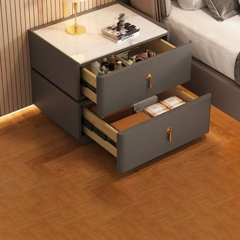 Zeitgenössischer skandinavischer MDF-Sinterstein-Kunstleder-abgerundeter quadratischer Nachttisch mit 2 Schubladen für das Schlafzimmer 