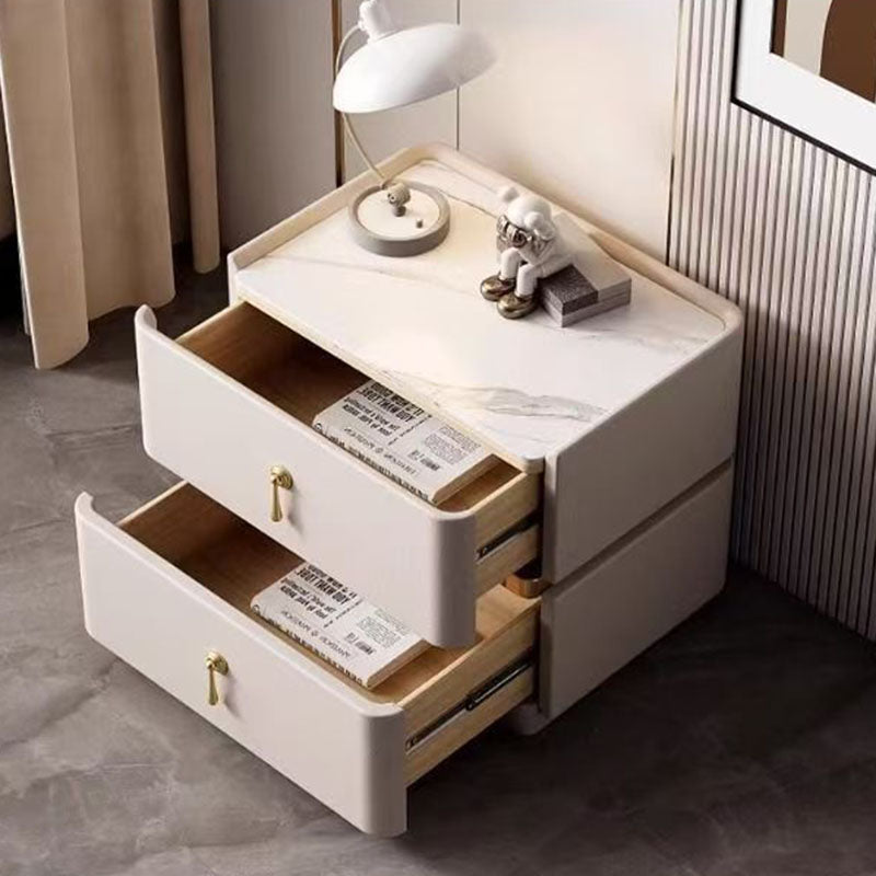 Zeitgenössischer skandinavischer MDF-Sinterstein-Kunstleder-abgerundeter quadratischer Nachttisch mit 2 Schubladen für das Schlafzimmer 