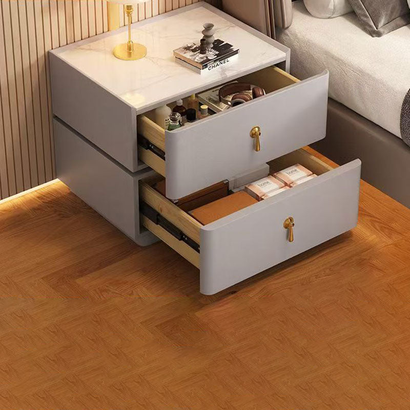 Zeitgenössischer skandinavischer MDF-Sinterstein-Kunstleder-abgerundeter quadratischer Nachttisch mit 2 Schubladen für das Schlafzimmer 
