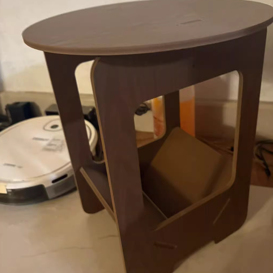 Traditioneller Vintage Couchtisch aus Holz mit runder quadratischer Form und 2 Ebenen für das Wohnzimmer 