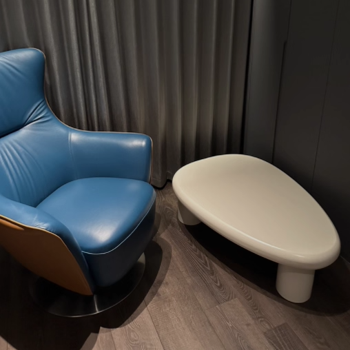 Table basse ronde triangulaire en bois d’ingénierie de style français traditionnel avec 1 niveau pour salon 