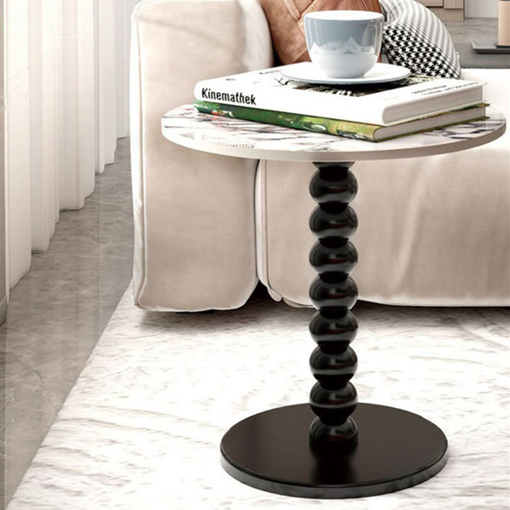 Table d'appoint ronde à perles en bois d'hévéa avec plateau en pierre de marbre français traditionnel et 1 niveau pour salon 