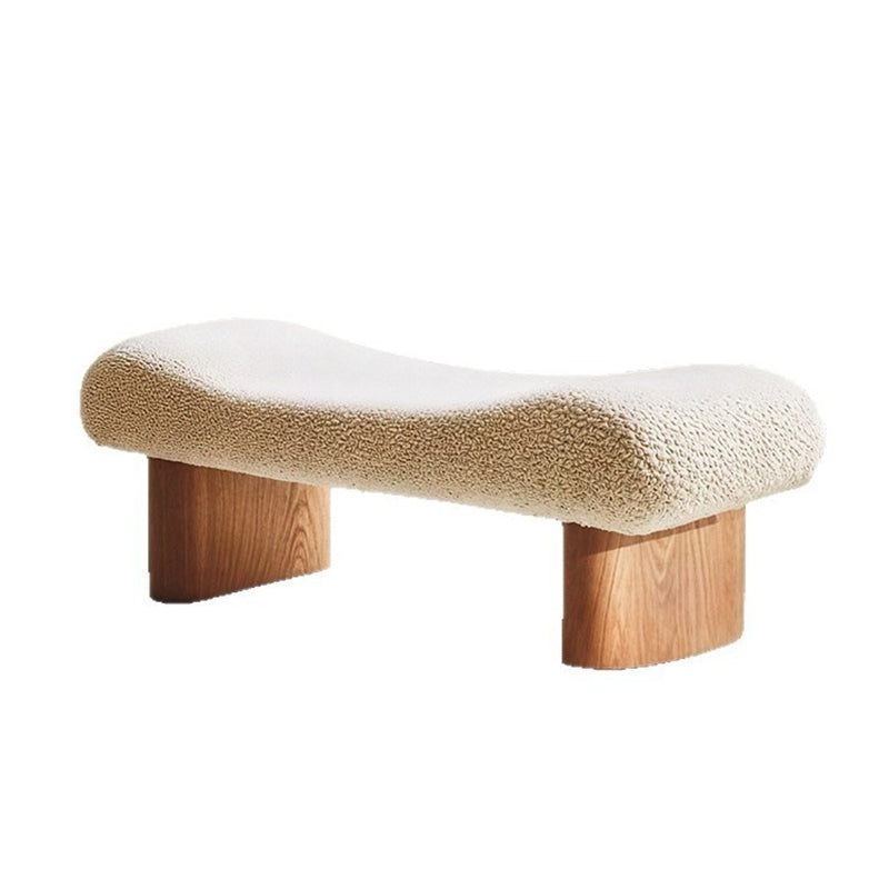 Moderner skandinavischer Schuhbank-Hocker aus Sherpa-Stoff und Kiefernholz mit geschwungener quadratischer Form für das Wohnzimmer 