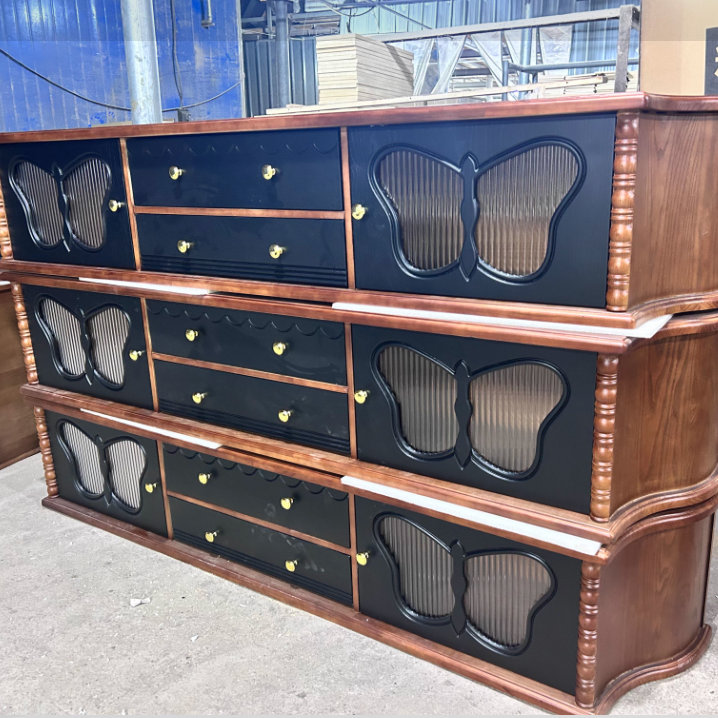 Traditioneller französischer TV-Ständer aus Eschenholz mit Glas-Schmetterling, abgerundeter rechteckiger Form und 2 Schubladen für das Wohnzimmer 