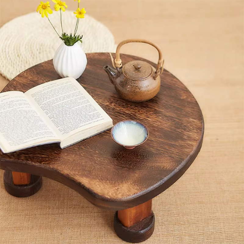 Traditioneller japanischer rechteckiger Couchtisch aus massivem Holz in Halbmondform mit 1 Ebene für das Wohnzimmer 