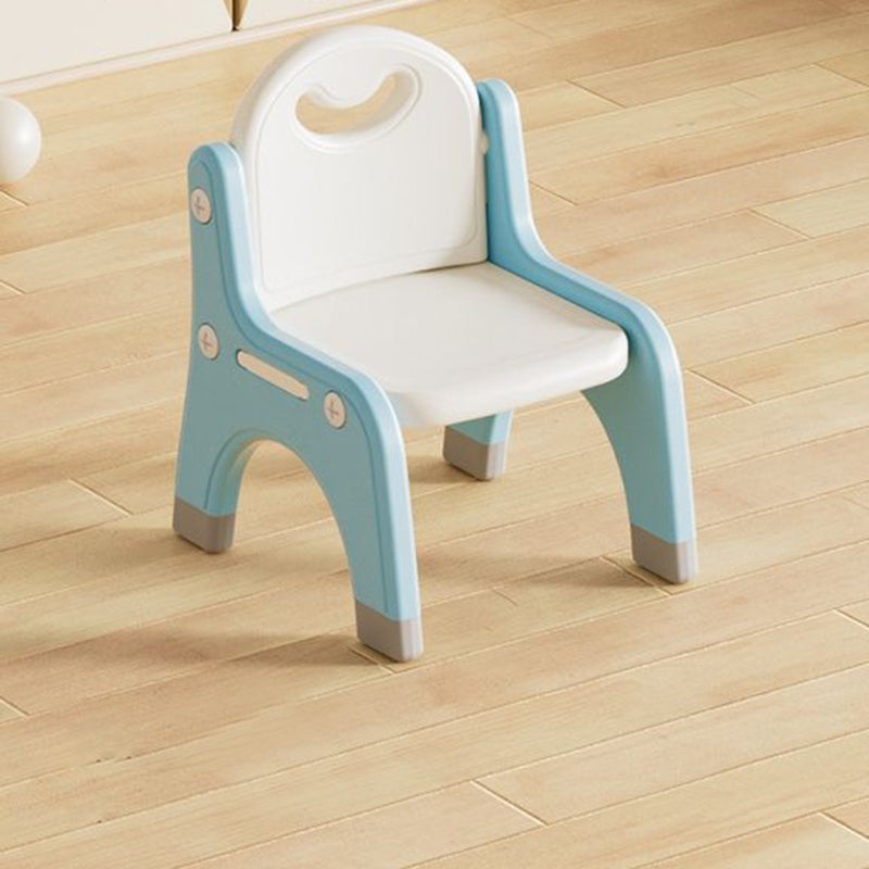 Modernes minimalistisches geometrisch geschwungenes Kinder-Schreibtischstuhl-Set aus PE mit 2 Ebenen für das Wohnzimmer 