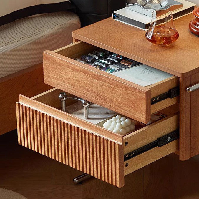 Table de chevet rectangulaire en bois massif scandinave contemporain avec rayures en acier inoxydable et 2 tiroirs pour chambre à coucher 