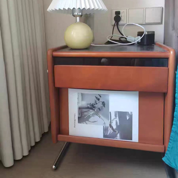 Zeitgenössischer kreativer Nachttisch aus Kiefernholz und Edelstahl mit gebogener quadratischer Form und 2 Schubladen für das Schlafzimmer 