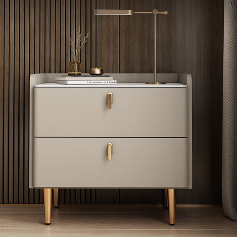 Table de chevet moderne de luxe avec base cylindrique rectangulaire en dalle de roche, cuir, bois massif et acier au carbone à 2 tiroirs pour chambre à coucher 