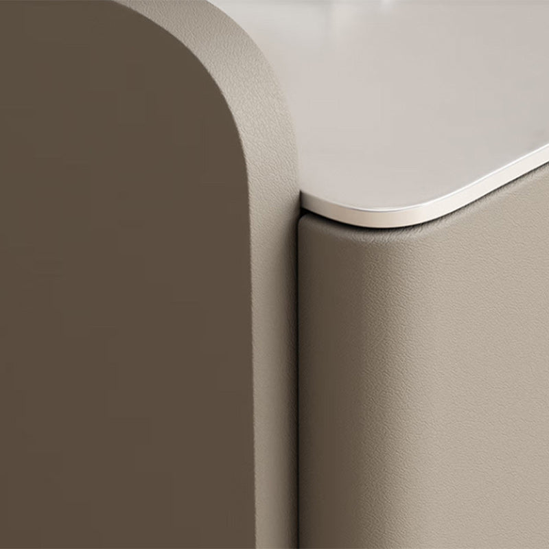 Table de chevet moderne de luxe avec base cylindrique rectangulaire en dalle de roche, cuir, bois massif et acier au carbone à 2 tiroirs pour chambre à coucher 