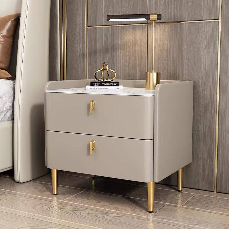 Table de chevet moderne de luxe avec base cylindrique rectangulaire en dalle de roche, cuir, bois massif et acier au carbone à 2 tiroirs pour chambre à coucher 