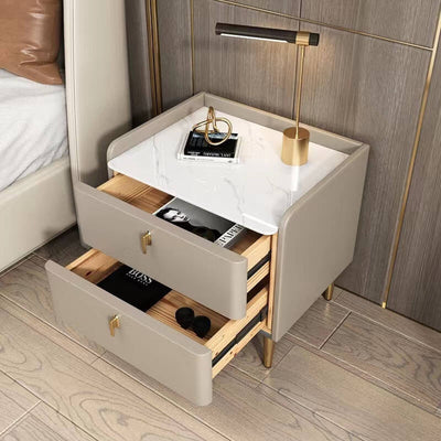 Table de chevet moderne de luxe avec base cylindrique rectangulaire en dalle de roche, cuir, bois massif et acier au carbone à 2 tiroirs pour chambre à coucher 