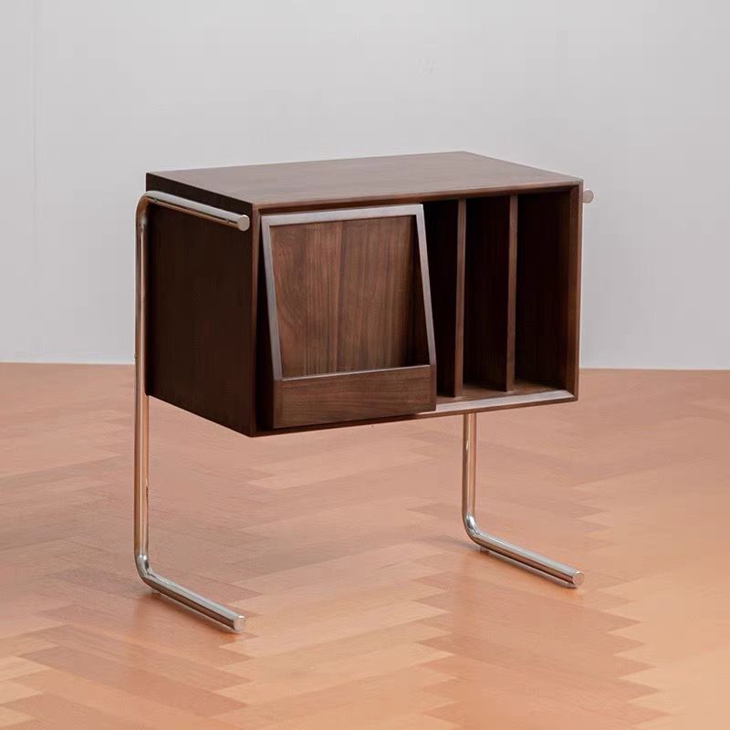 Moderner rechteckiger Retro-Beistelltisch aus Kiefernholz, Sperrholz und Edelstahl mit 4 Ablagefächern für das Wohnzimmer 