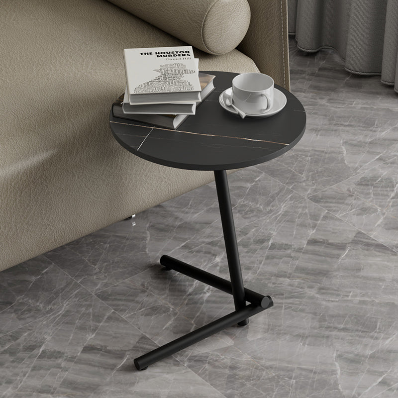 Mesa de café de hierro contemporánea escandinava redonda con una sola repisa para la sala de estar 