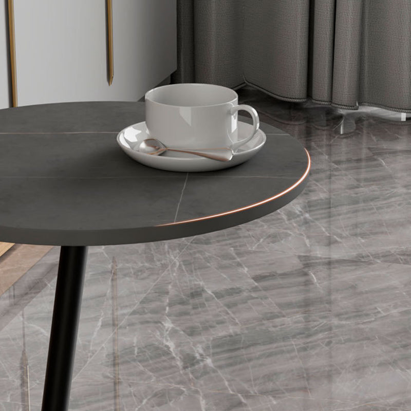 Mesa de café de hierro contemporánea escandinava redonda con una sola repisa para la sala de estar 
