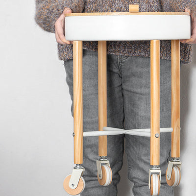 Moderner minimalistischer abnehmbarer runder Holz-Eisen-Beistelltisch mit 1 Ablage für das Wohnzimmer 