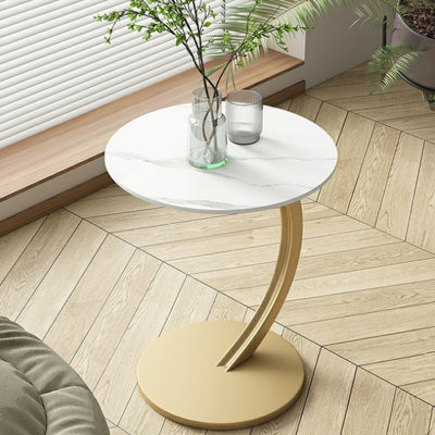 Table d'appoint moderne minimaliste en forme de C avec plateau rond en panneau de densité et fer à 1 niveau pour le salon 